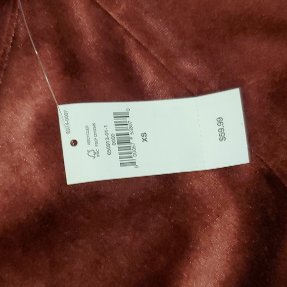NWT Women's Velvet Top - Picture 6 of 6
